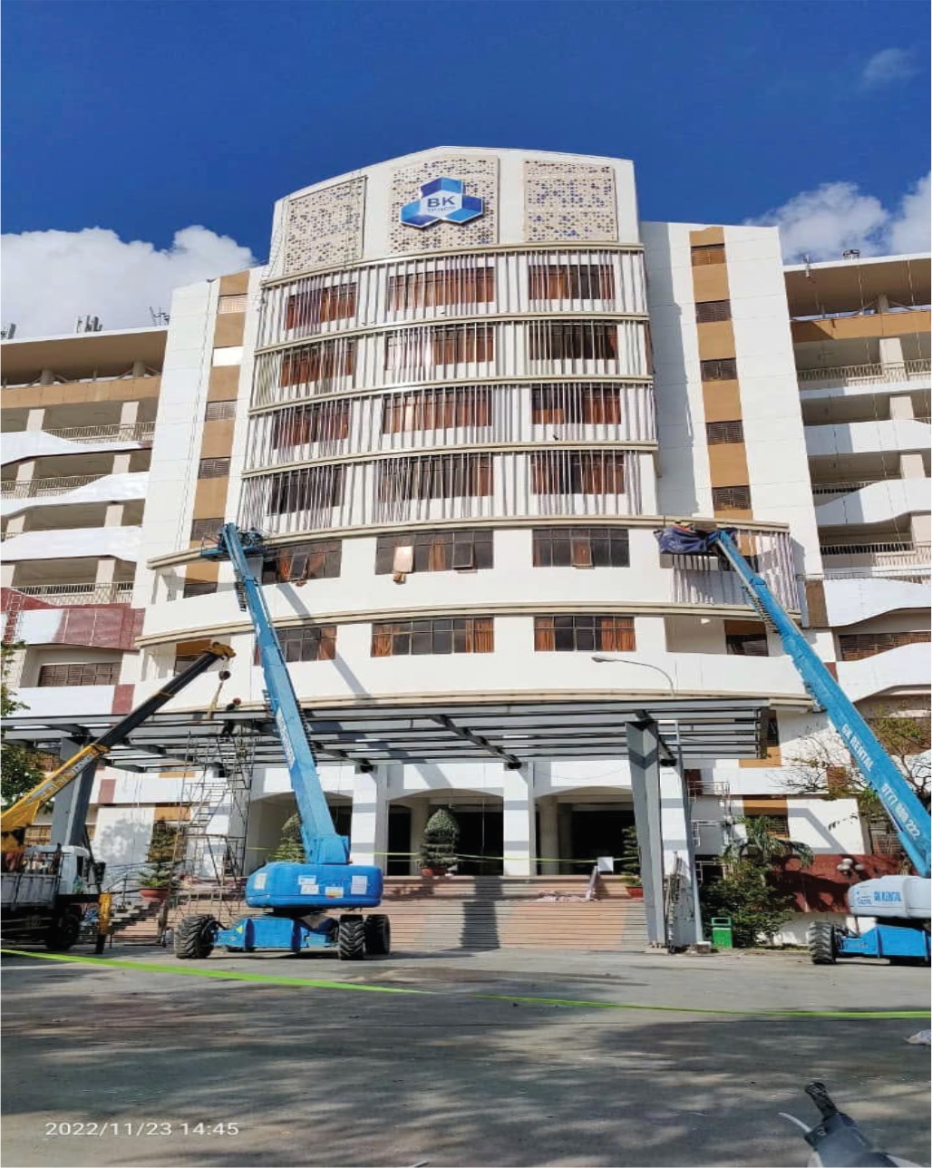 Thi công mặt dựng Trường DHBK TP Hồ Chí Minh