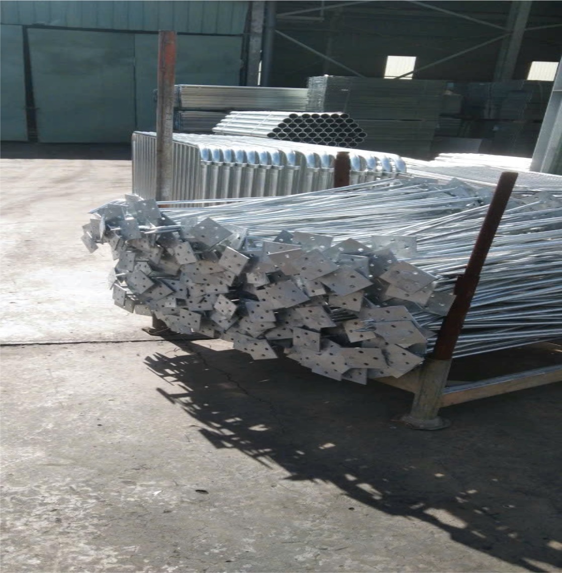 Gia công, hoàn thiện hàng thành phẩm theo yêu cầu bản vẽ khách hàng.